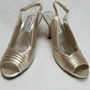 Lasonia gold tone heels